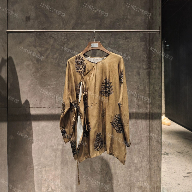 Niche Design Um New Chinese-Style Loose-Fitting Tie-Front Cupro Silk Pinecone Print Top Shirt with Slit Kimono Niche Design Um New Chinese-Style Loose-Fitting Tie-Front Cupro Silk Pinecone Print Top Shirt with Slit Kimono