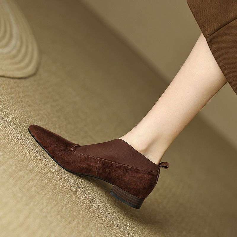 女性用の新しいスタイルのフレンチ太ヒールシングルシューズ、ローヒール、ポインテッドトゥ、深い口のステッチ、伸縮性があり、快適で多用途、柔らかい革の小さな革靴|undefined