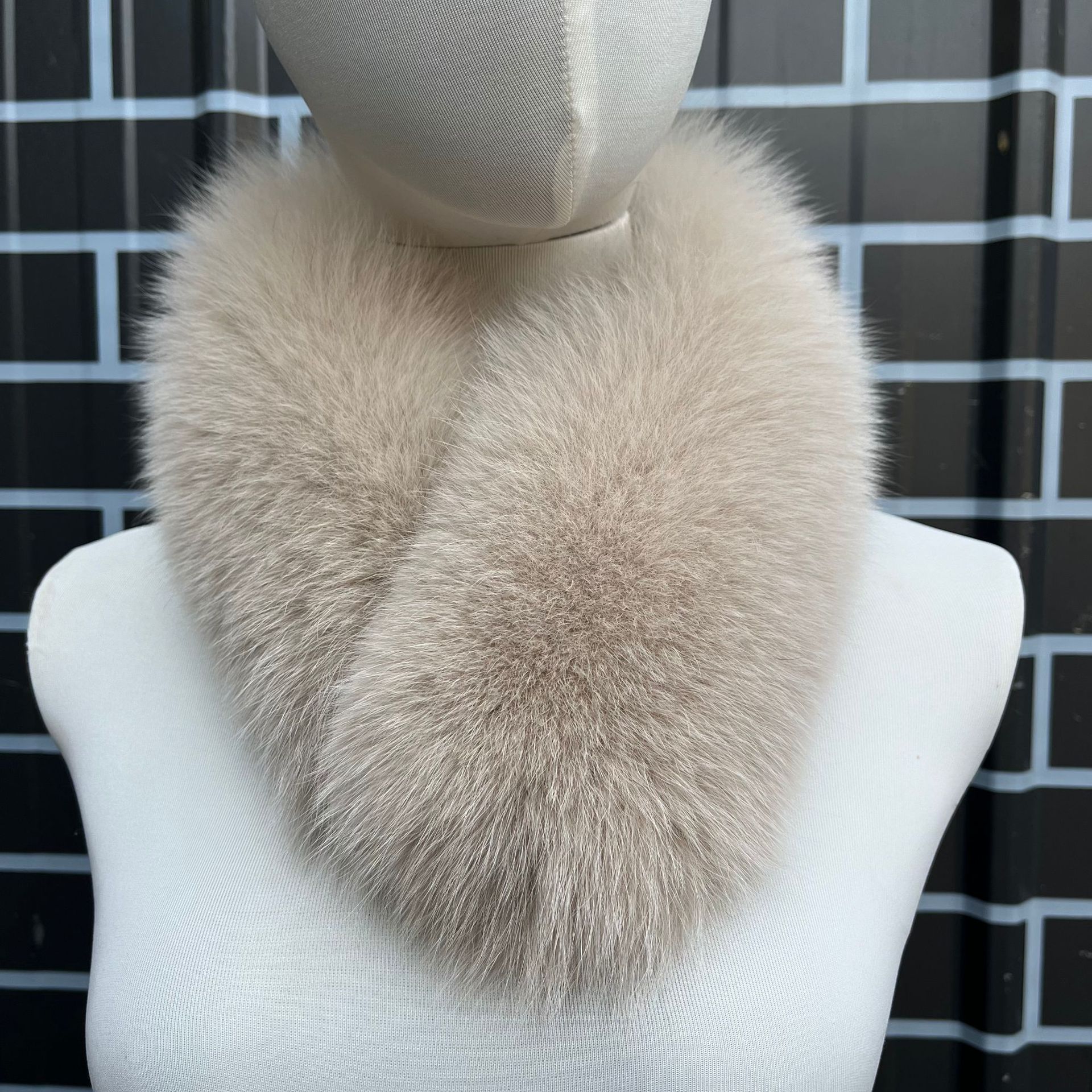 源工場ネットの赤い狐の毛のマフラーの韓国版の女性の本物の毛のマフラーの毛の襟の卸売りの新型のかわいいです。