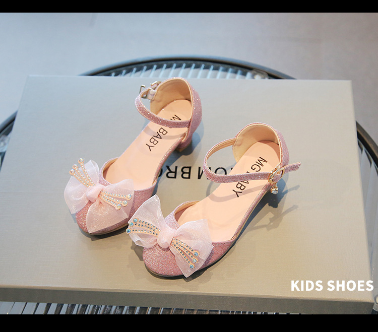 Versione coreana di tacchi alti e spessi con fiori alla moda e dolci, sandali per ragazze nuove estate 2023, scarpe per bambini_voghion.com