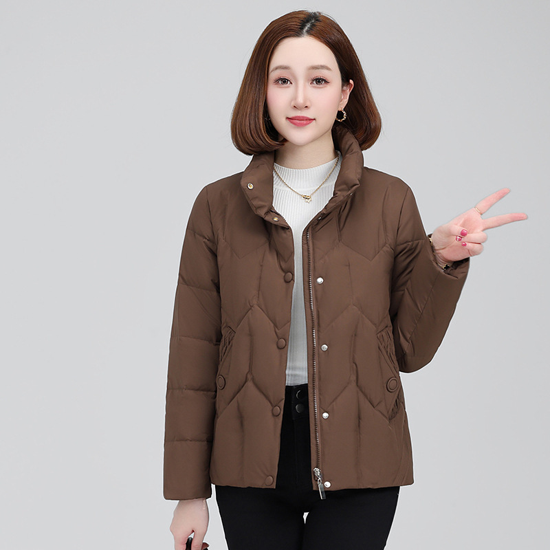 Light Luxury Women's down Jacket, Fashionable Short Style for Moms, Lightweight and Thickened for Warmth, Suitable for Petite Middle-Aged and Elderly Women, White Duck down Coat