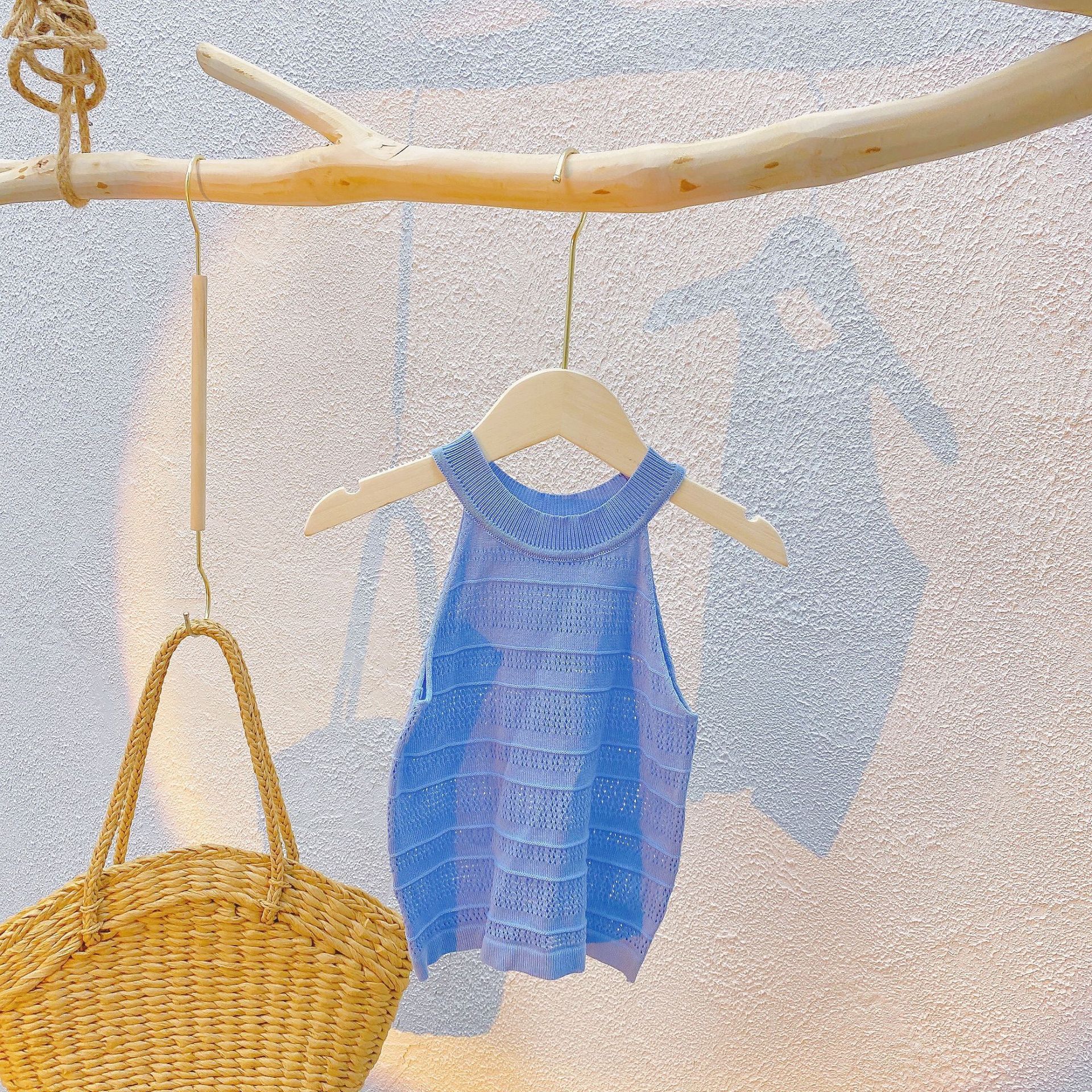 Ropa para niños 2023 Nueva ropa de verano para niñas Sling bebé estilo occidental top de verano para niños Chaleco de cuello redondo ropa exterior delgada