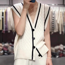 秋冬新款纯羊毛针织背心女V领拼色气质宽松休闲简约系扣无袖马甲