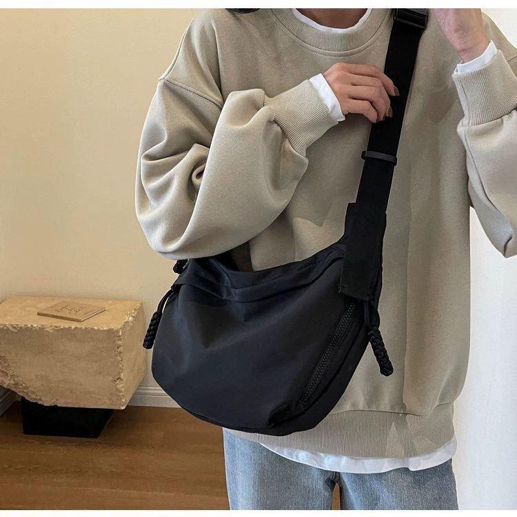 Capacious shoulder bag for leisure, trend one-shoulder bag