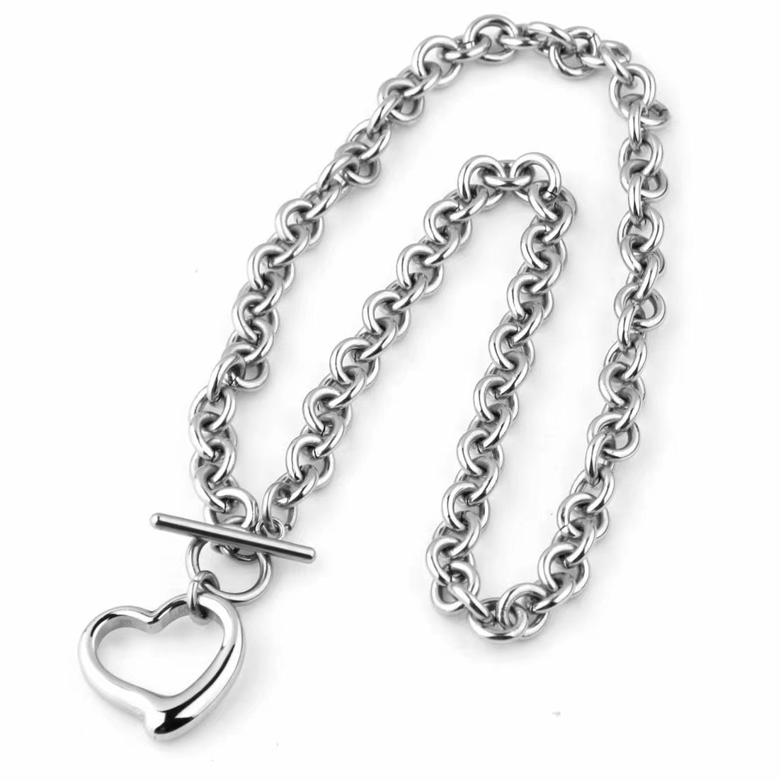 Love hollow necklace