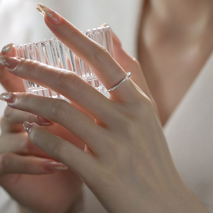 Möbius-ring med diamanter til kvinder unikt design_voghion.com