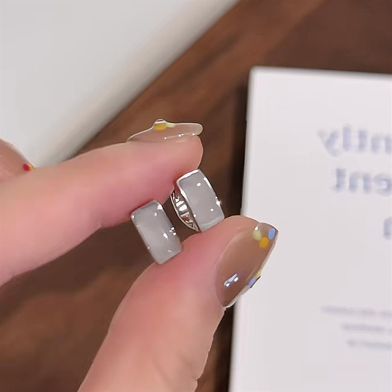 Clear Cat's Eye Stone Stud Earrings Minimalist Style For Women_voghion.com