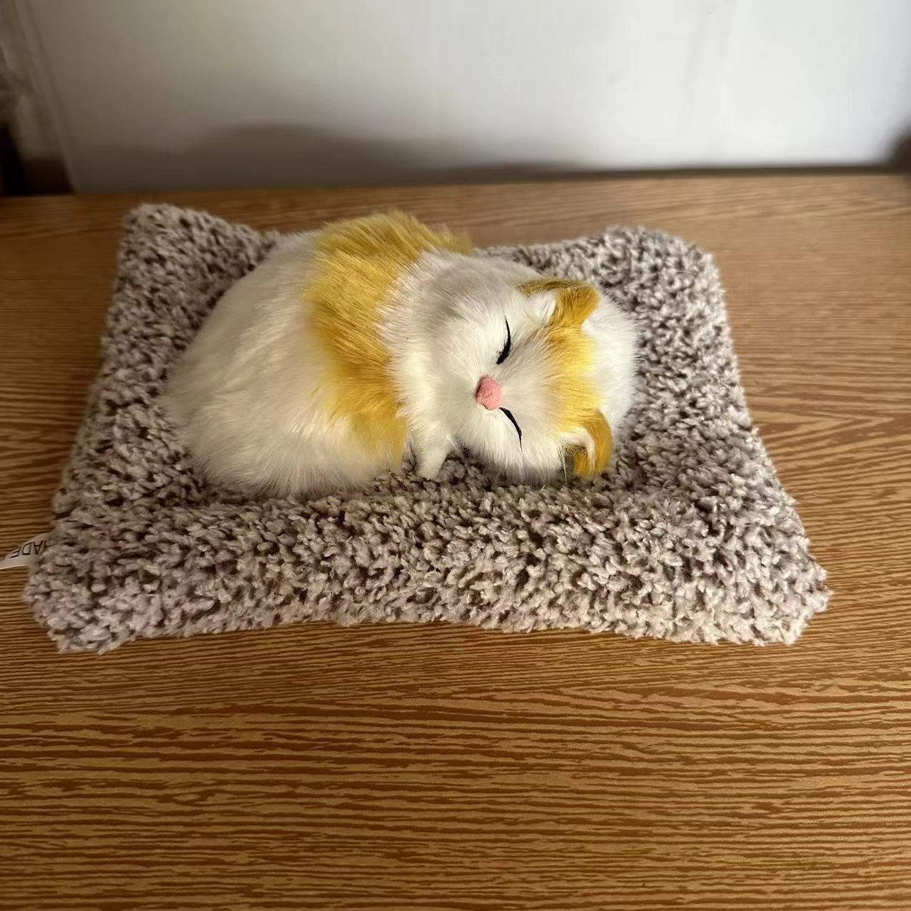 De carbono de cristal gato pequeño tamaño de bambú carbón gato decoración del coche de purificación de aire imagen realista decoración del coche de control central de juguete