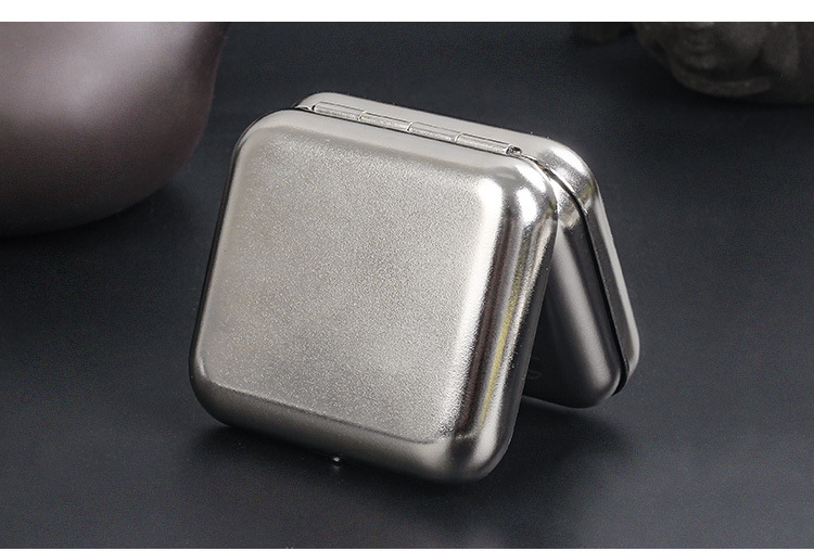 Edelstahl Quadratisch Silber Einfache Tragbare Mini-aschenbecher display picture 9
