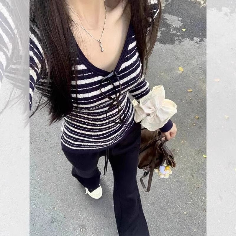 Blue and White Stripesd V Neck Knitwear for Women 2025 Spring & Fall New American Retro Slim Slim Short Pullover Top Blue and White Stripesd V Neck Knitwear for Women 2025 Spring & Fall New American Retro Slim Slim Short Pullover Top