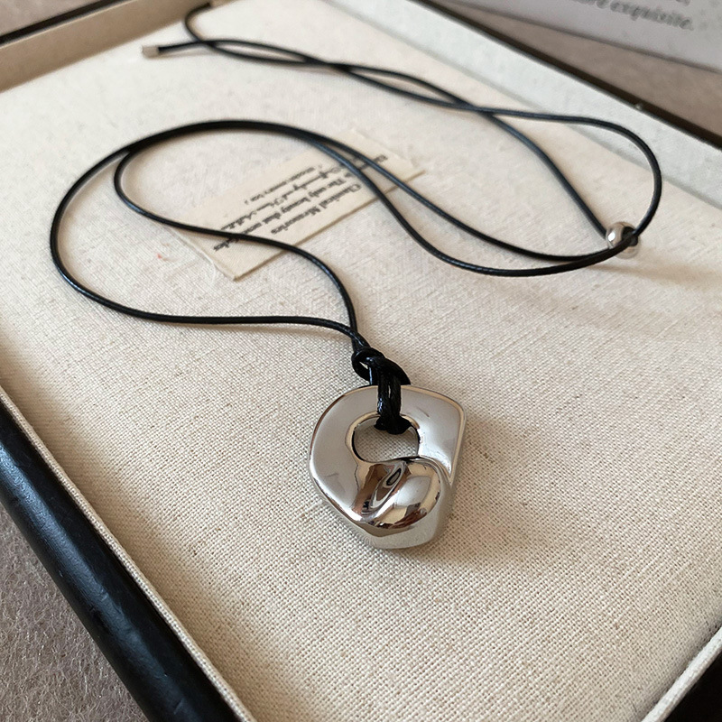 Collar colgante de doble amor hueco transfronterizo europeo y americano, cadena de clavícula de moda exquisita, decoración de diseño de personalidad de estilo dulce y fresco