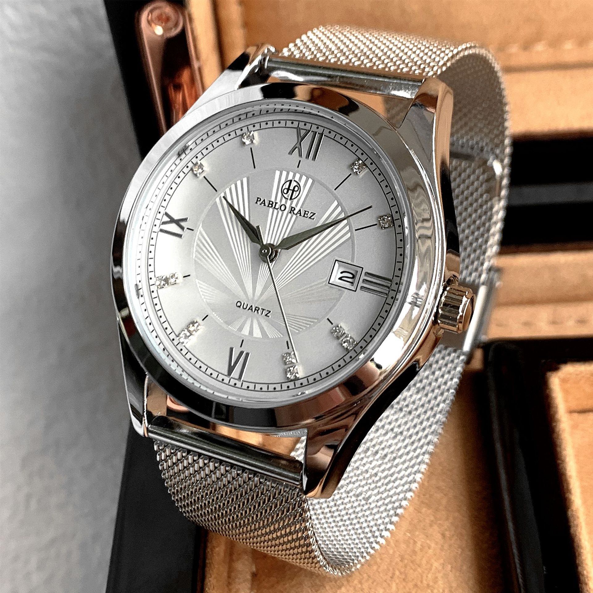 Douyin live broadcast popular men's high-quality stainless steel watches with good looks and cross-border e-commerce hosting and wholesale delivery_voghion.com