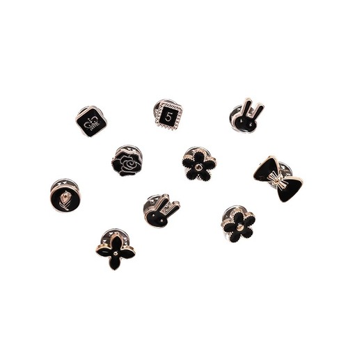 Neckline Hidden Clasp Anti-Exposure Pearl Brooch for Clothing — Chest-Clip Fastener, Seamless Pin-On Accessory, and Functional Button