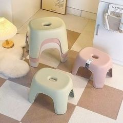 小さい腰掛けの家庭用プラスチックは客間のお茶のベンチの子供のトイレの風呂場を厚くして靴の椅子を換えます。