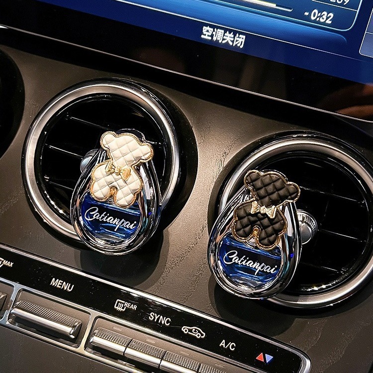 Perfumes de automóviles, salidas de aire, adornos de automóviles