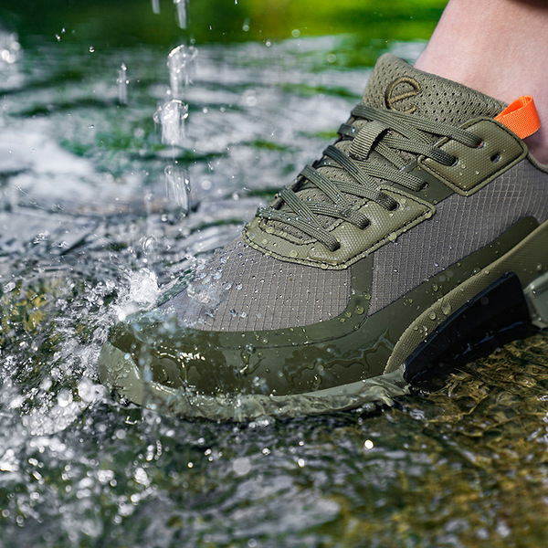 Lightweight comfortable breathable non-slip sneakers for hiking