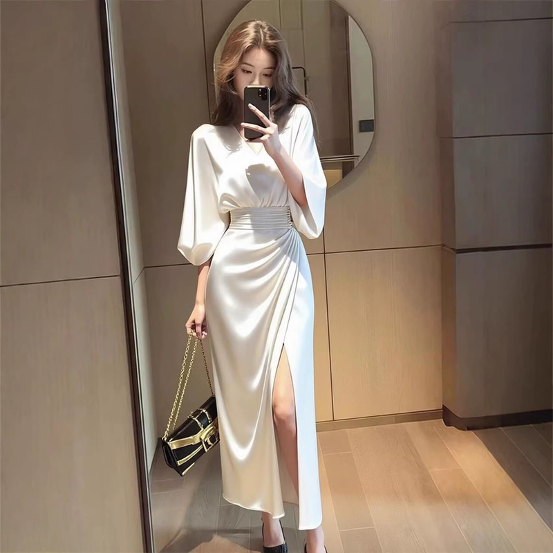 Early Spring Cool and Artistic Vibe, Socialite Elegance, Goddess-Like Aura, High-End Feel, Stunningly Beautiful White Acetate Satin Dress Early Spring Cool and Artistic Vibe, Socialite Elegance, Goddess-Like Aura, High-End Feel, Stunningly Beautiful White Acetate Satin Dress