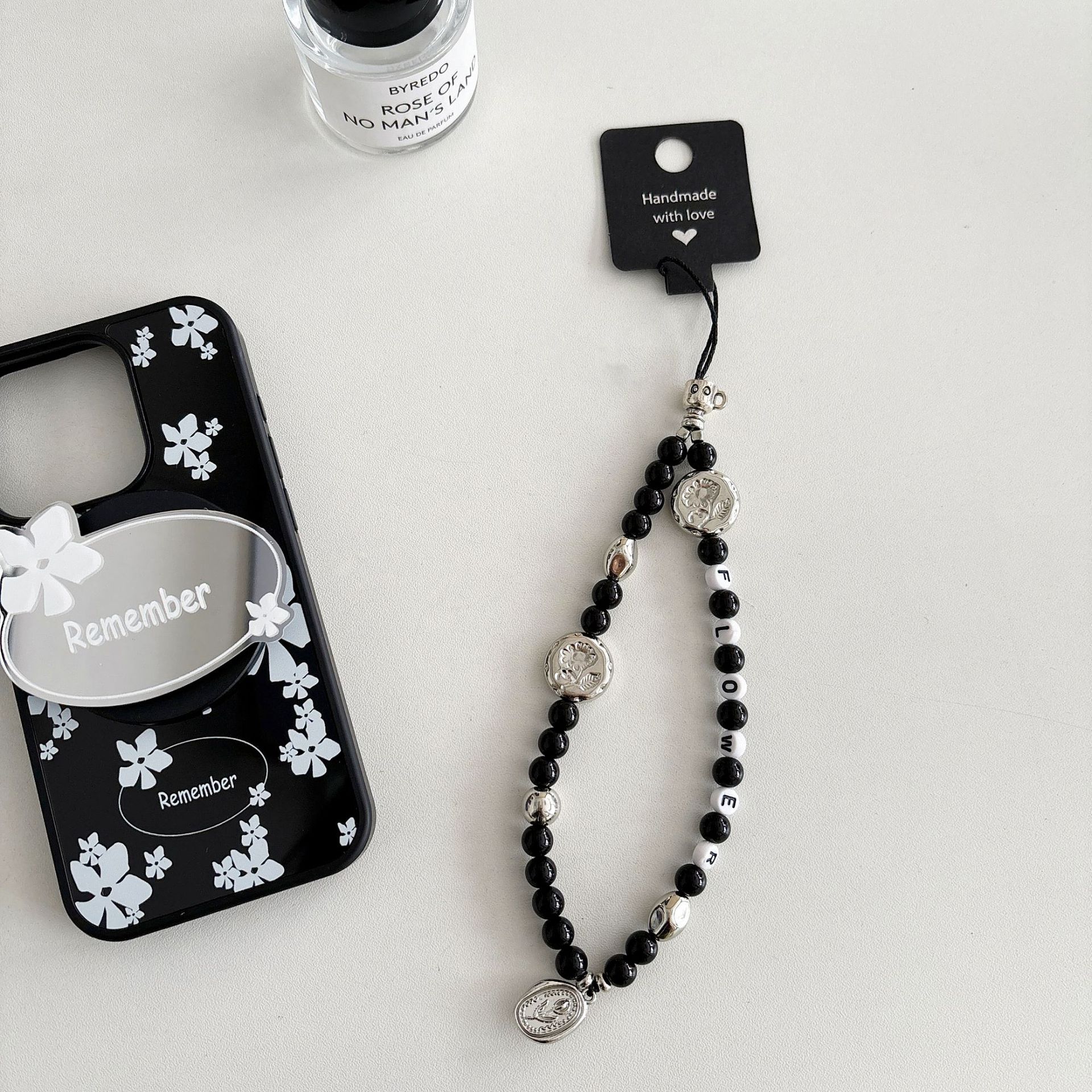 Cuentas de perlas hechas a mano, cadenas de teléfonos móviles, bolsos, colgantes, colgantes de muñeca, cuentas hechas a mano.