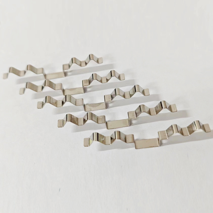 工厂生产加工各类接触片 电池弹片 金属卡扣五金件 冲压件簧片