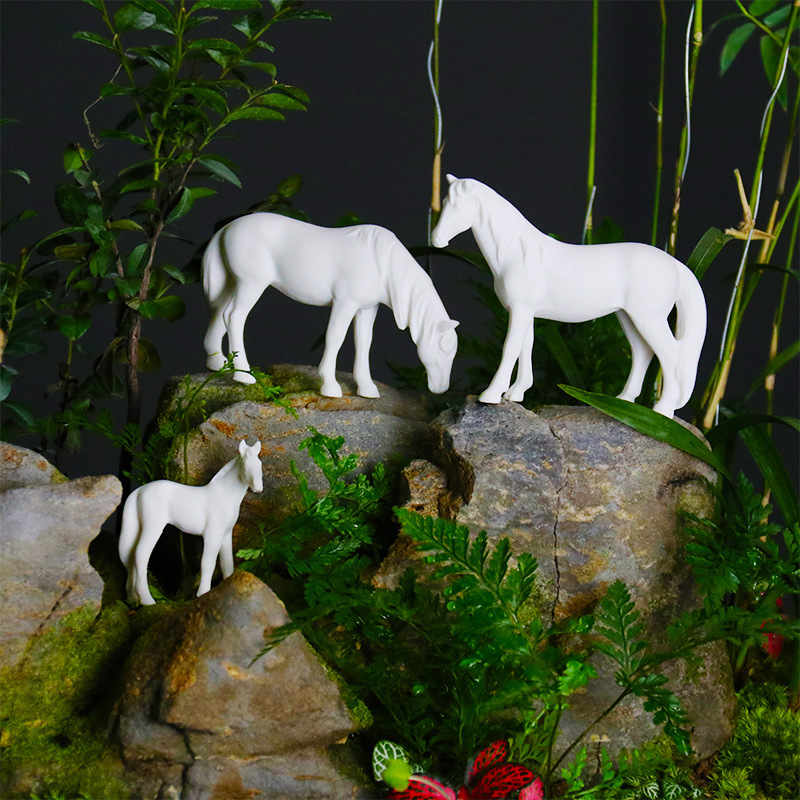 Simulation home gardening flower small white horse decorative ornaments Zen bonsai micro landscape landscaping three horse furnishings wholesale Simulation home gardening flower small white horse decorative ornaments Zen bonsai micro landscape landscaping three horse furnishings wholesale