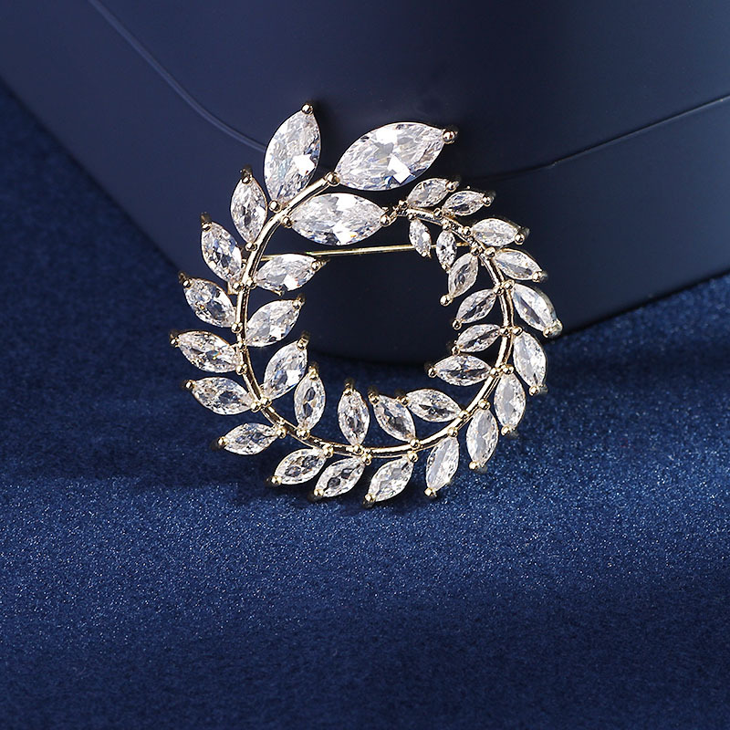 classic elegant fashionable pin with zircon lapel pin