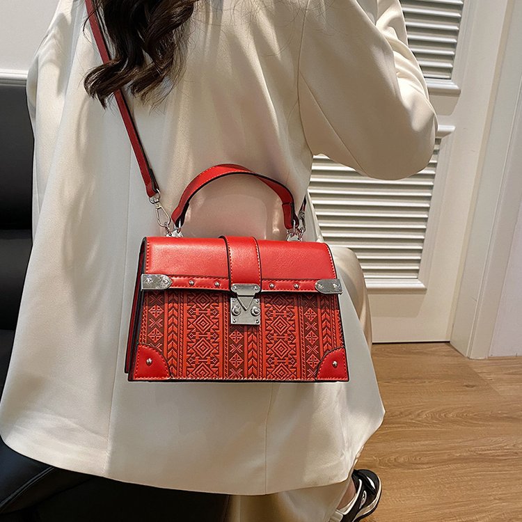 Vintage Women's Embossed Shoulder Bag With Lock Clasp Casual_voghion.com
