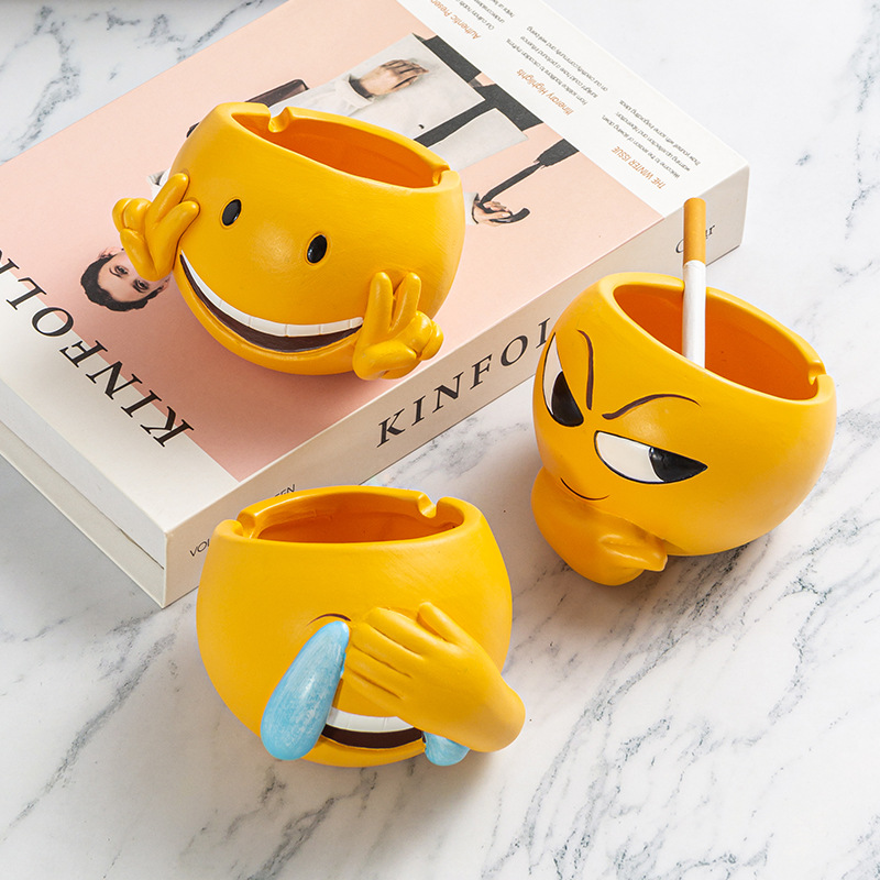 Cute cartoon mini emoji ashtray creative personalized fashionable trendy resin ashtray home gift gift decoration