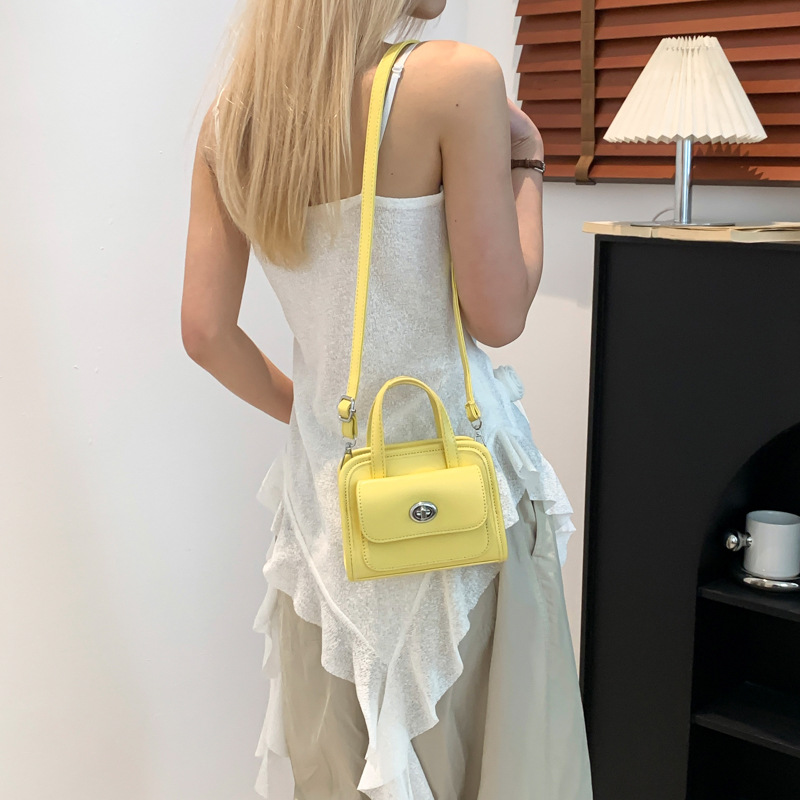 Mini simple bolso cuadrado pequeño de mano para mujer 2025 nueva moda salvaje versión coreana de alta gama bolso de mensajero femenino pequeño bolso cuadrado