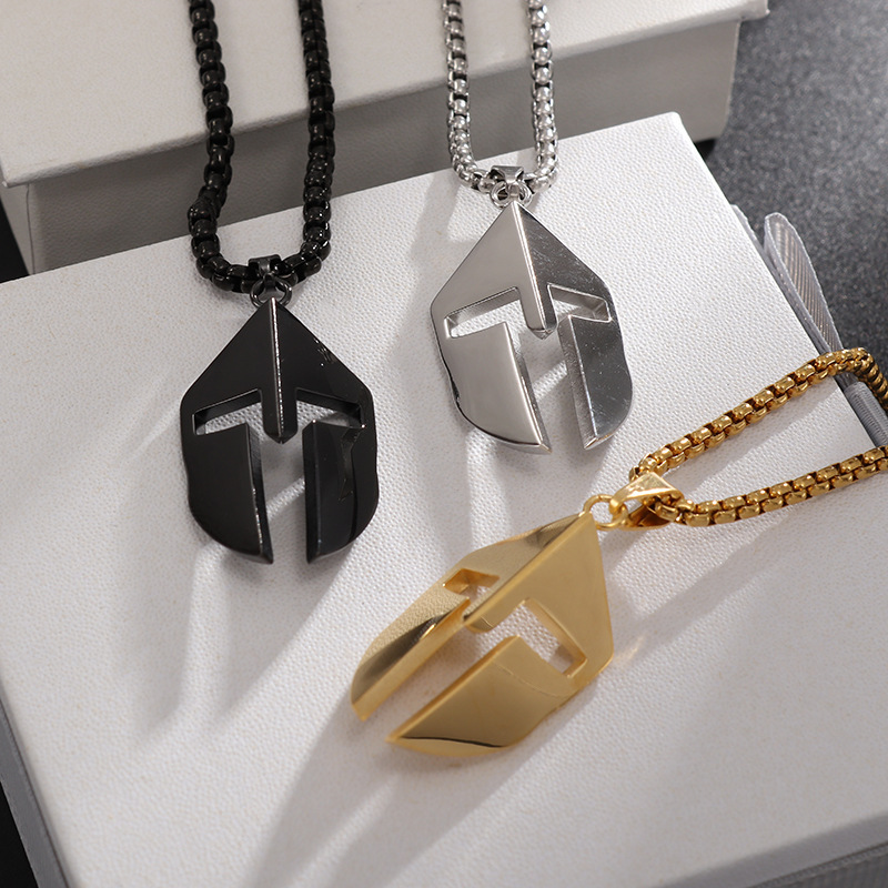 Herenketting met spartaanse krijger masker hanger van titanium_voghion.com