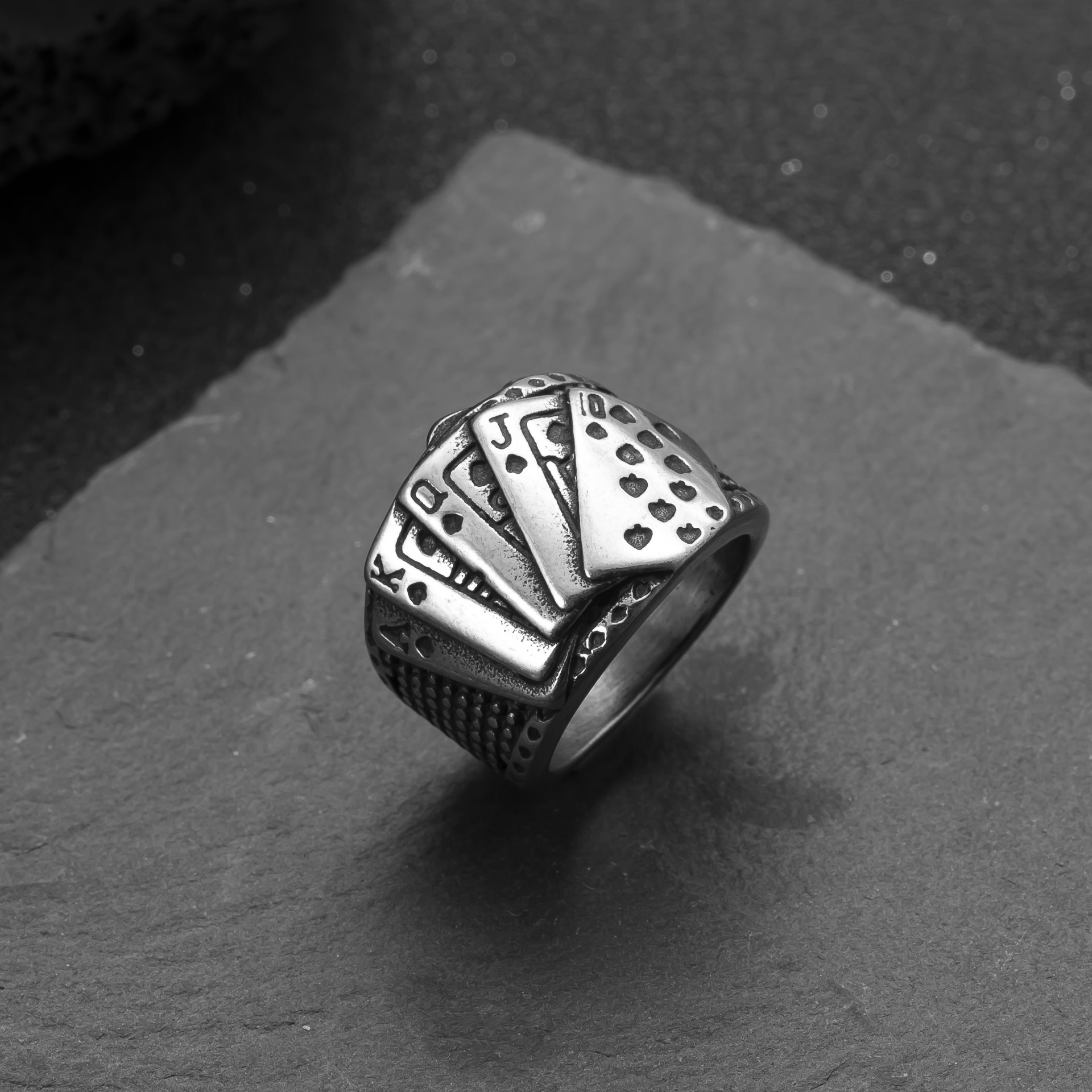 Anillo de acero inoxidable transfronterizo europeo y americano Cruz de fundición Anillo de hombre Hip Hop Retro Fabricante al por mayor de joyería de acero de titanio
