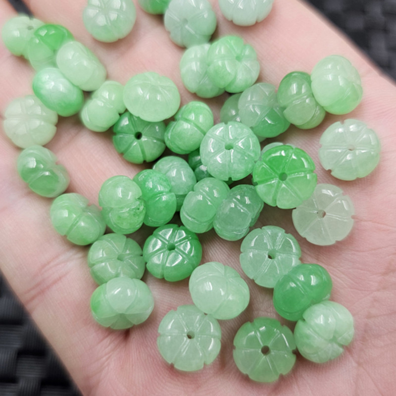 伟德国际府谷县人民法院关于翡翠挂件99号（第二次拍卖）的公告