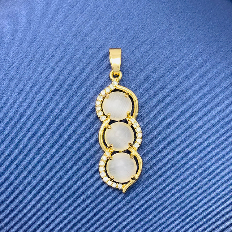 百種類のペンダントは心のままにファッションの経典を配合します。カップルの美しいペンダントは親友のアクセサリーを送ります。