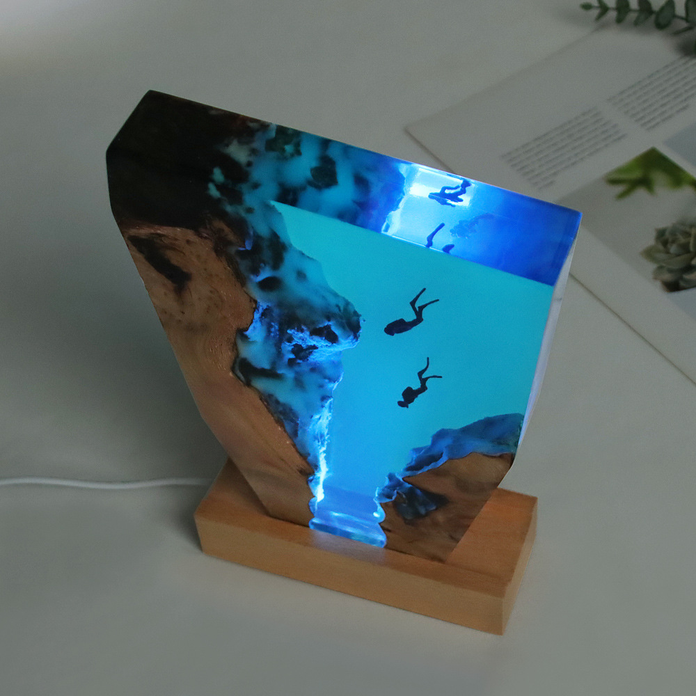Handmade Creative Solid Wood Resin Atmosphere Lamp Ocean Free Diver Desktop Ornaments Deep Sea Exploration Commemorative Night Light