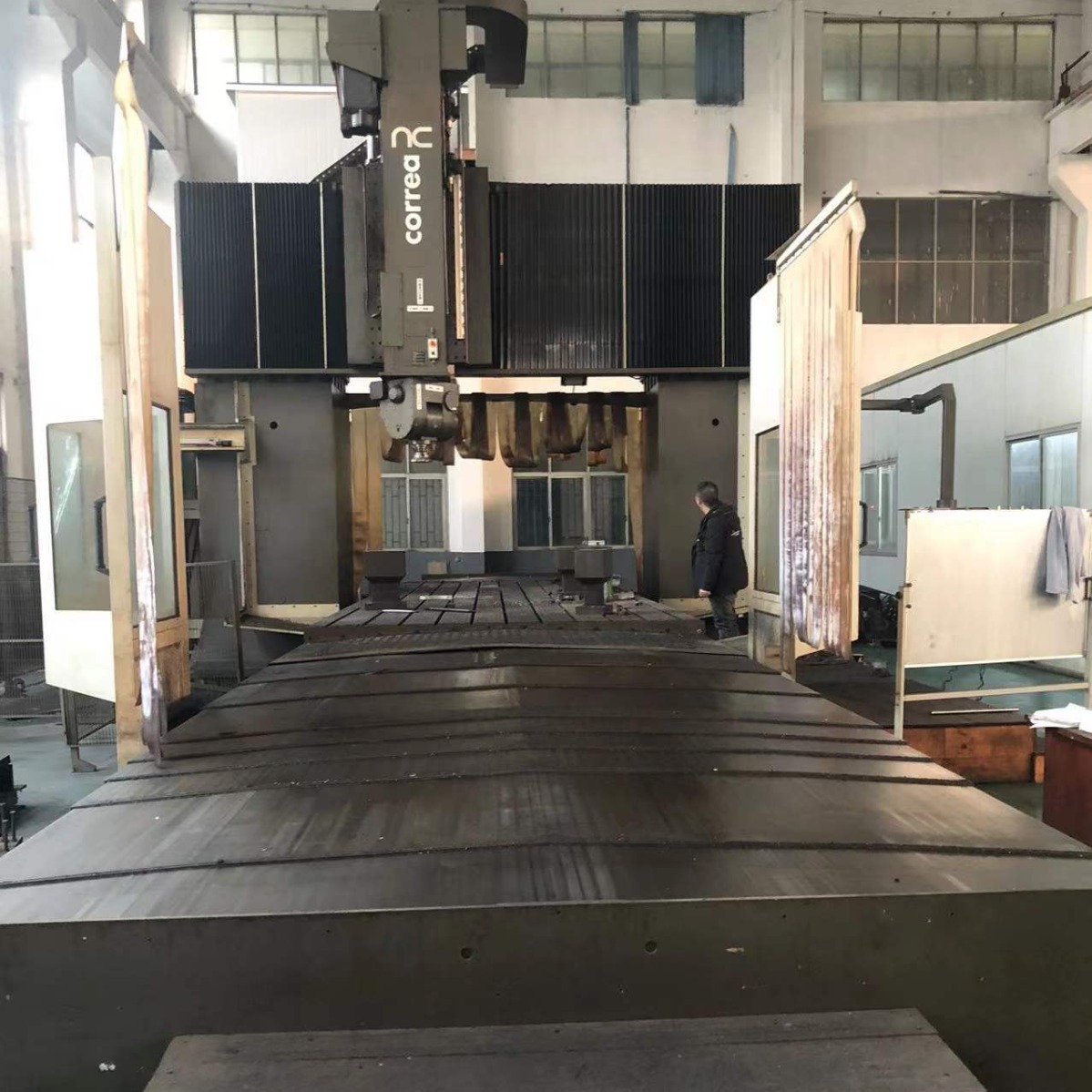 出售：数控龙门镗铣FP-70工作台2.5×7，z轴行程1.25，海德汉系统