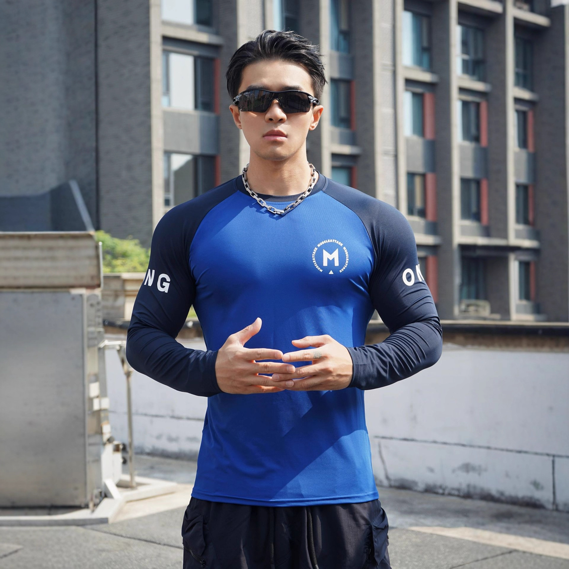 근육 스포츠 하프 타이트 피트니스 짧은 소매 남자 농구 가을 달리기 훈련 컬러 매칭 슬리브 탄성 스포츠 티셔츠