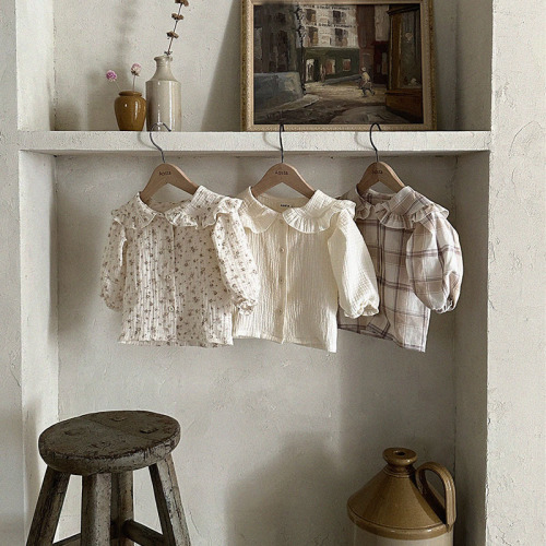 Korean style children's clothing for infants and toddlers in spring and autumn, baby girls, little ones, lace large lapels, floral checkered baby bottoming shirts