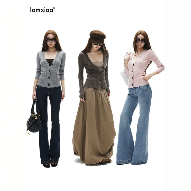 iamxia* Wool Blend Vertical Striped Patterned Knit V-Neck Vintage Buttoned Double-Pocket Slim-Fit Cardigan Available in Three Colors iamxia* Wool Blend Vertical Striped Patterned Knit V-Neck Vintage Buttoned Double-Pocket Slim-Fit Cardigan Available in Three Colors