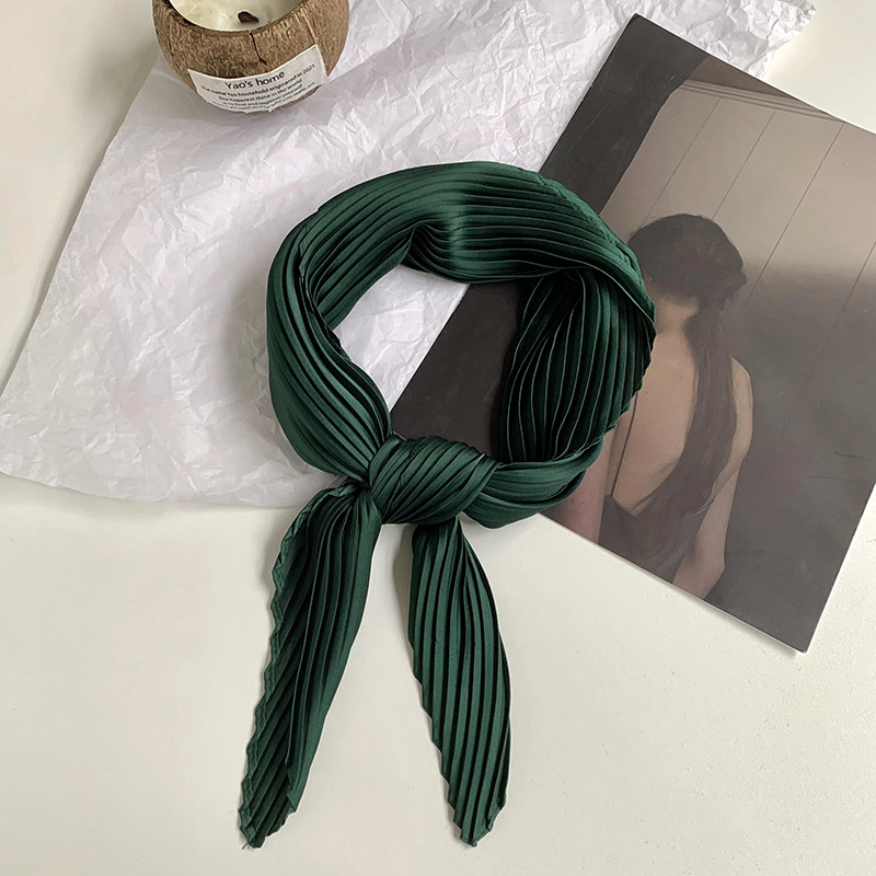 Pañuelo de seda de alta calidad nuevo estilo de color sólido arrugado bufanda de seda para mujer bufanda en forma de diamante versión coreana de la bufanda de seda de imitación pequeña bufanda en la cabeza banda para el cabello