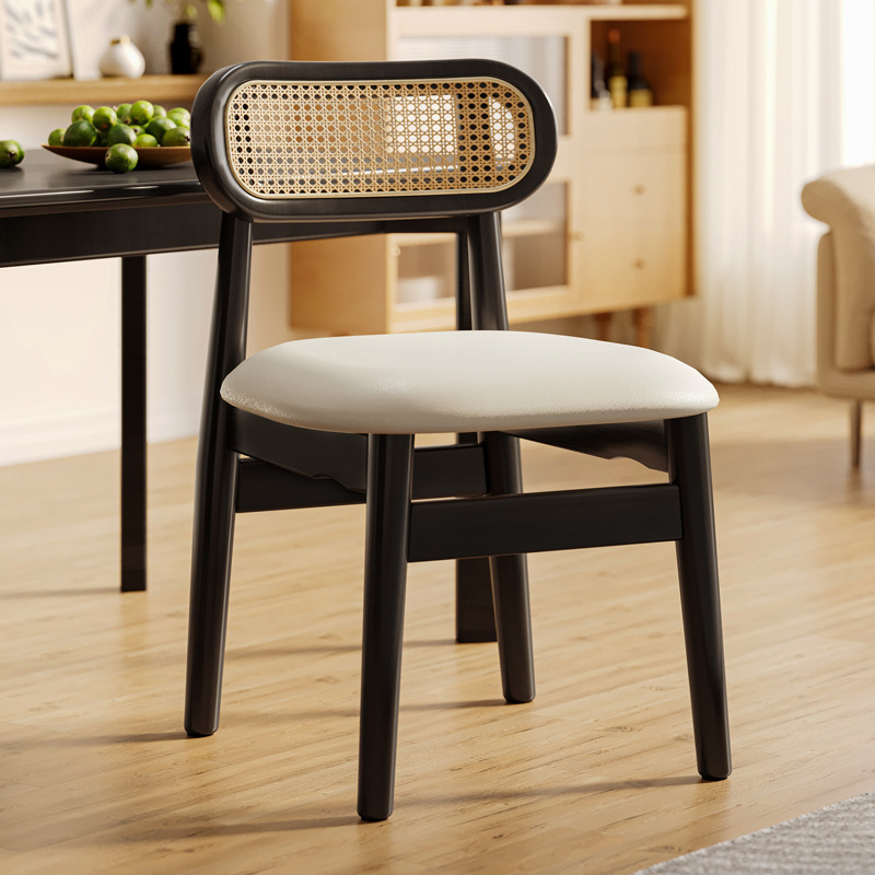 Silla de ratán medieval, casa de familia de ocio, silla de comedor de madera maciza, sala de estar para el hogar, balcón, silla de respaldo de ratán simple hecha a mano