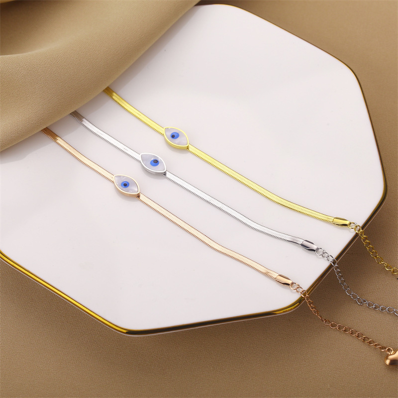 Pulsera de acero de titanio de hip-hop de ojos de demonio de nicho femenino ligero diseño de lujo transfronterizo venta caliente no se desvanece joyería