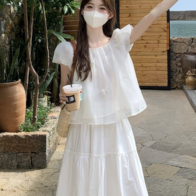 女性用ホワイトパフスリーブシフォントップ、夏用フレンチベビードールシャツ、ショートウエストシャツ、痩身・肉感カバー半袖シャツ|undefined
