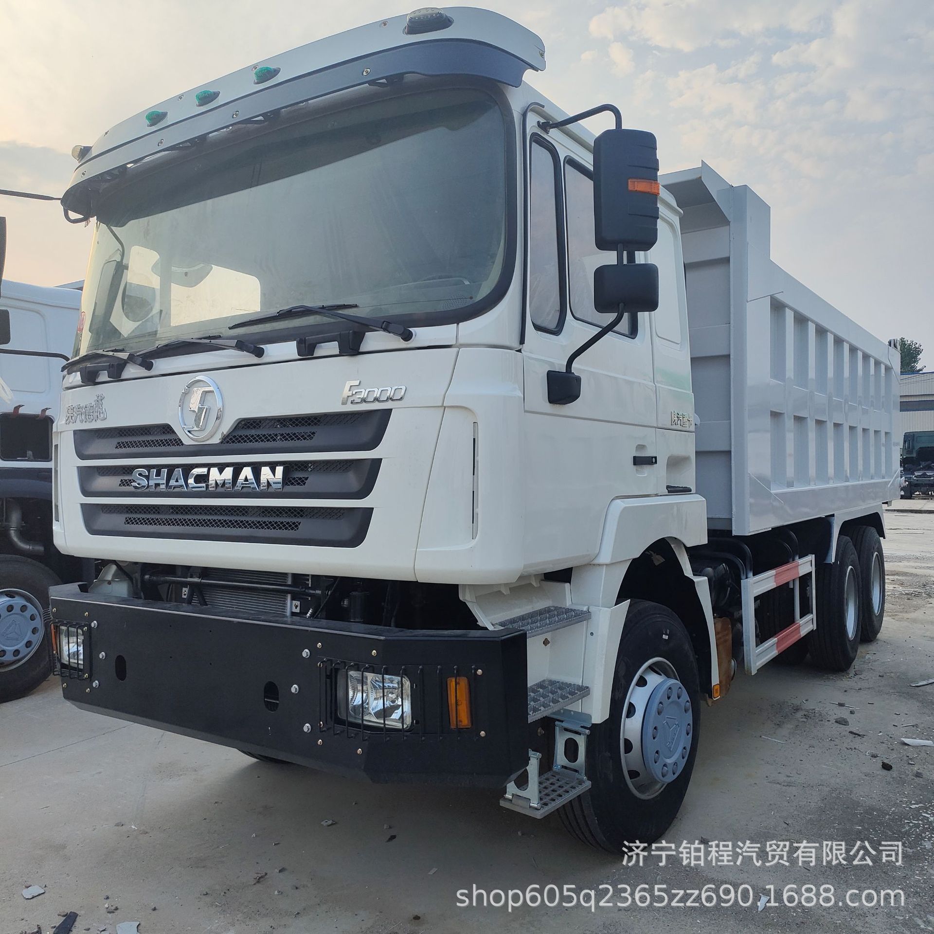 Cross-border export of Shaanqi Delong F3000 dump truck, 6*4 muck transport truck, ore engineering self-unloading truck