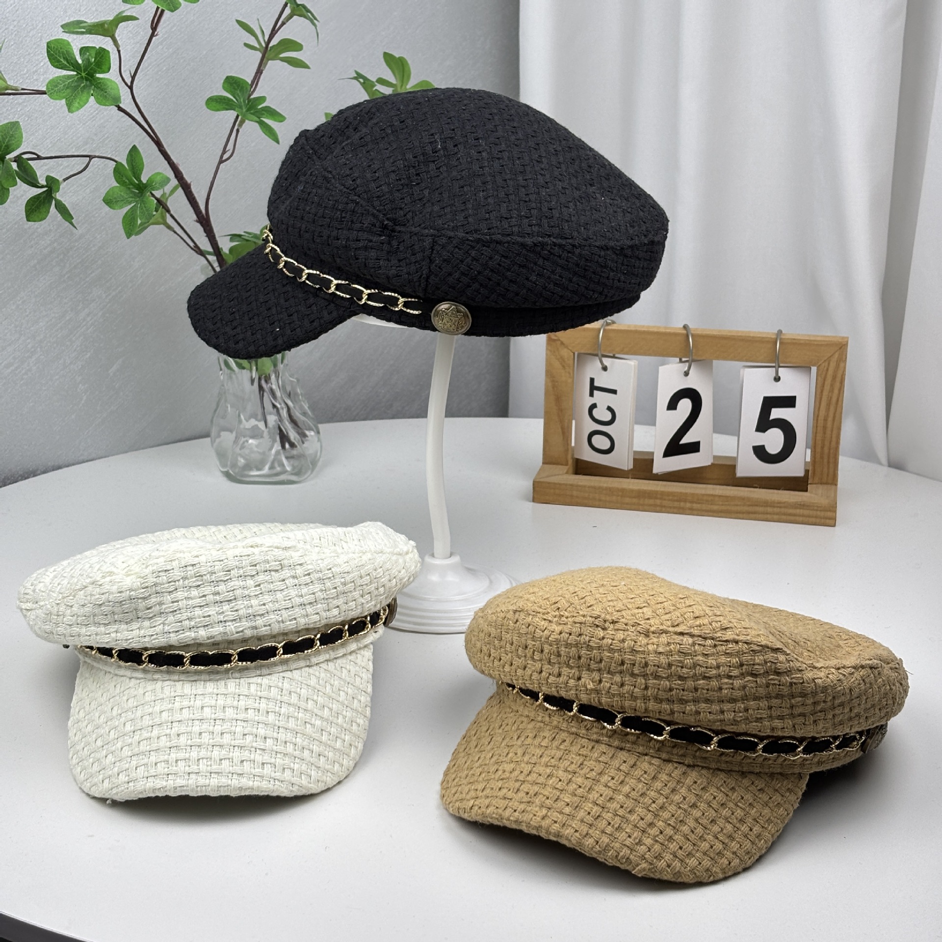 Retro British Style Women's Beret With Chain Flat Top Navy Hat_voghion.com