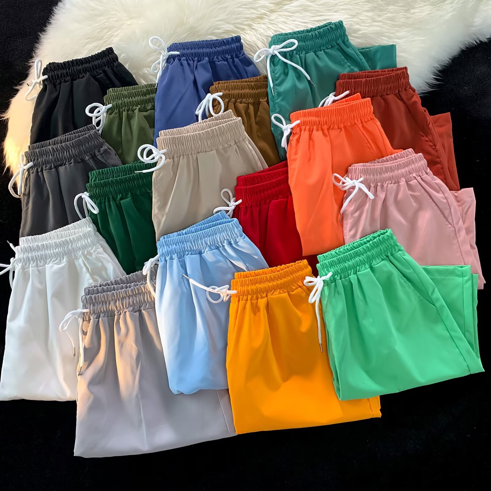 Personalizado al por mayor caramelo de viento neutro multicolor 25 colores primavera y verano nuevos pantalones cortos casuales de cinco puntos sueltos y cómodos