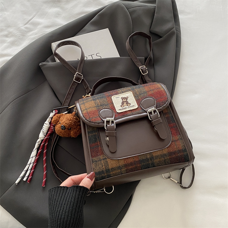 Nueva bolsa de invierno 2024 bolsos de moda de mujer mochila de hombro portátil de gran capacidad retro mochila de hombro