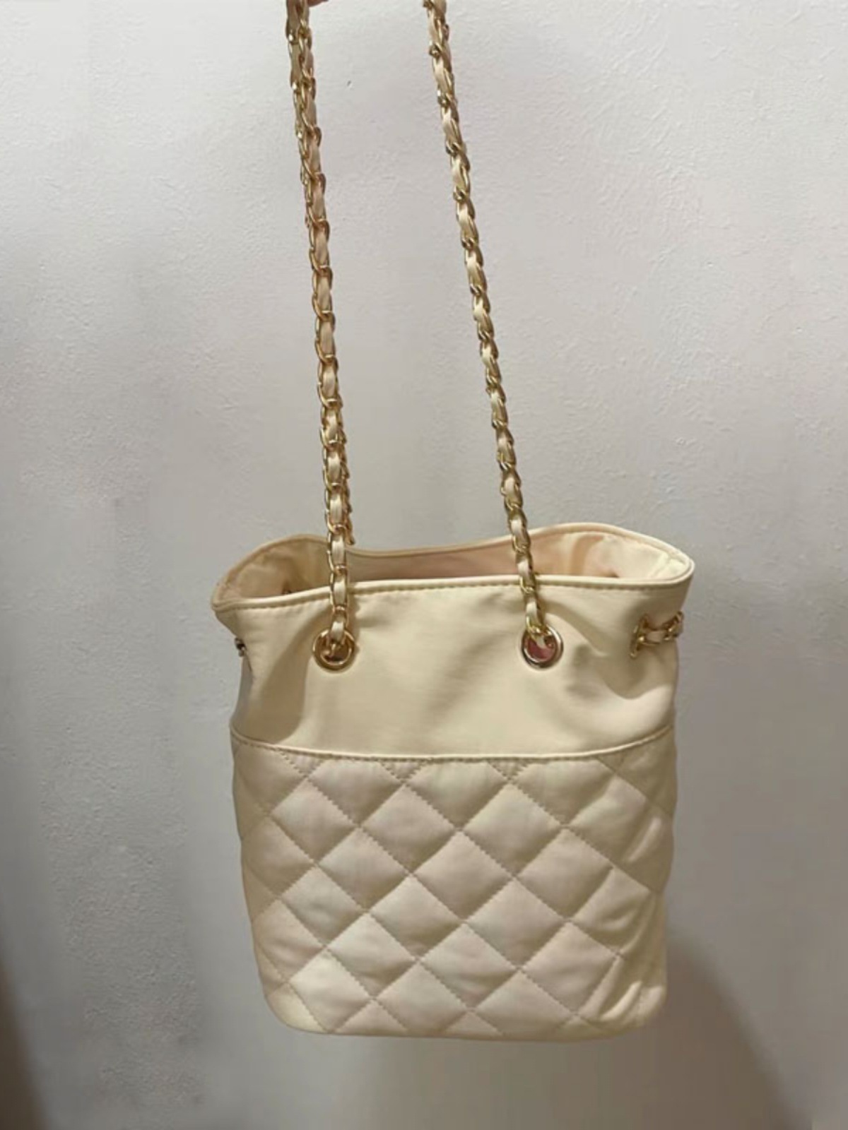 Longxin mismo estilo color crema Chanel estilo rombo cadena bolsa para mujeres 2023 nuevo cordón acolchado de un solo hombro bolsa de cubo