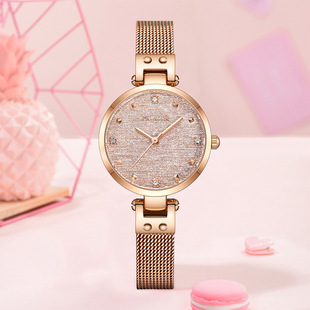 ����MEGIRŮ�� �r�л𻨼y�P������䓾W���~��ʯӢ�ֱ�Ů7026