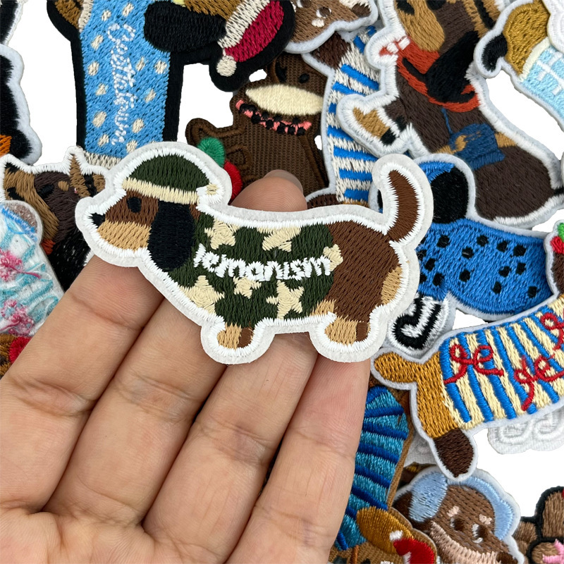 ダックスフント漫画刺繍パッチ布ステッカー佛山メーカー在庫卸売コンピュータ刺繍ラベル衣類装飾アクセサリー|undefined