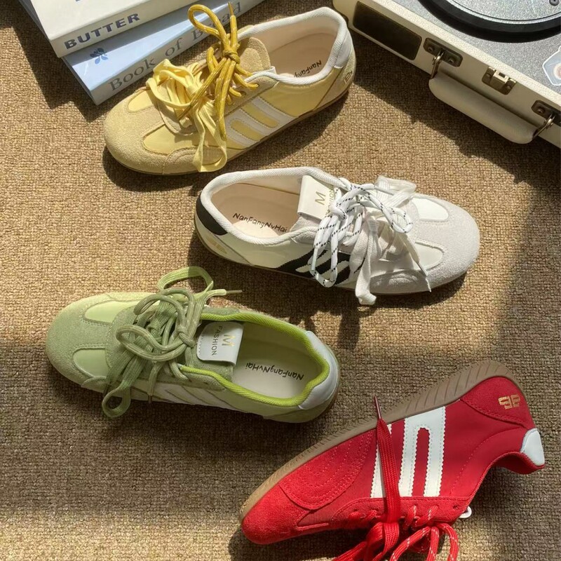 Women's German training shoes 2024 new model, retro versatile thick-soled sports casual sneakers, niche design in cream color with patchwork details Women's German training shoes 2024 new model, retro versatile thick-soled sports casual sneakers, niche design in cream color with patchwork details
