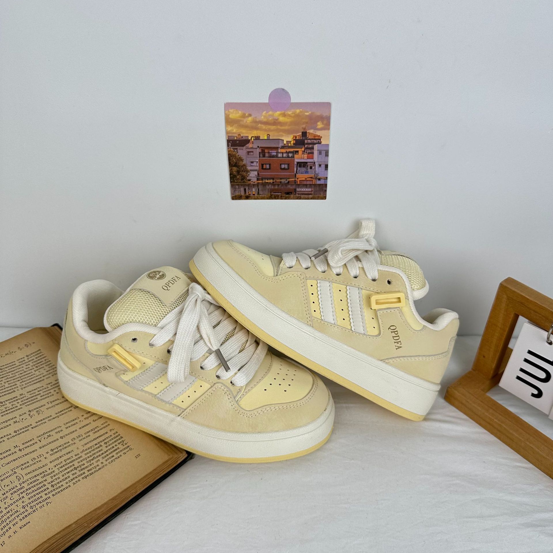 Yuanbo 2024 otoño zapatos de tabla de corte bajo para estudiantes versión coreana de todo fósforo nicho zapatos blancos de moda para mujer image 7